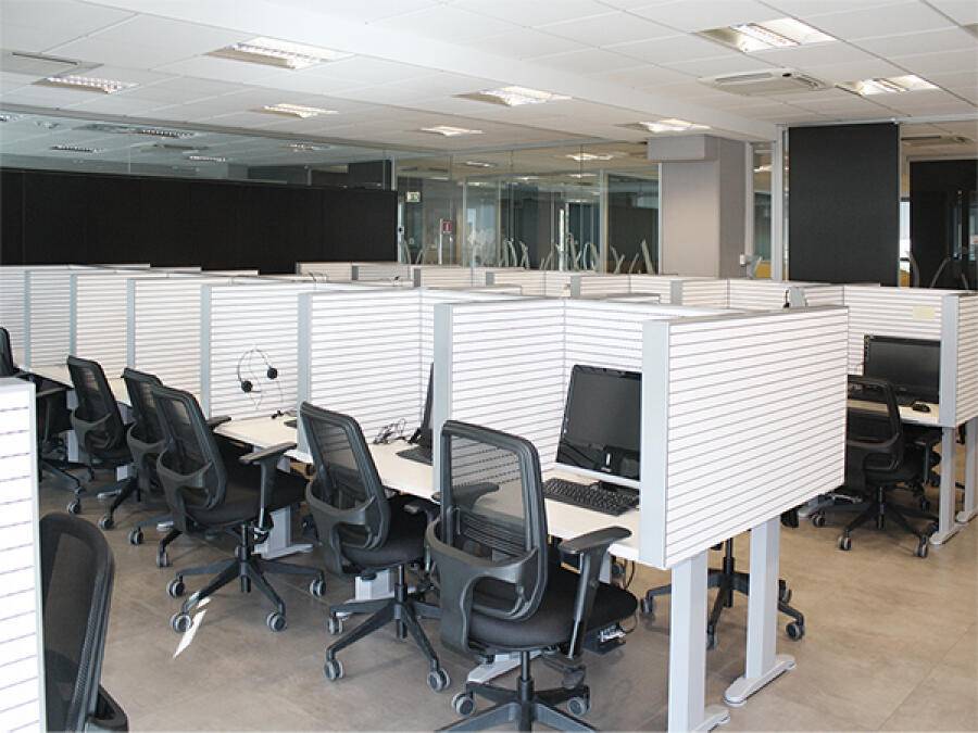 Call center, i sindacati: “L’IA mette a rischio oltre 3mila posti in Abruzzo”