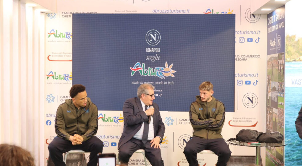 BMT: D’Amario accoglie i giocatori del Napoli ospiti dello stand Abruzzo