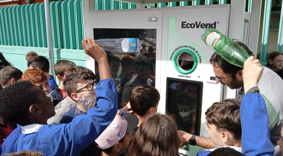 Santa Teresa di Spoltore, inaugurato il primo dispositivo Mangiaplastica