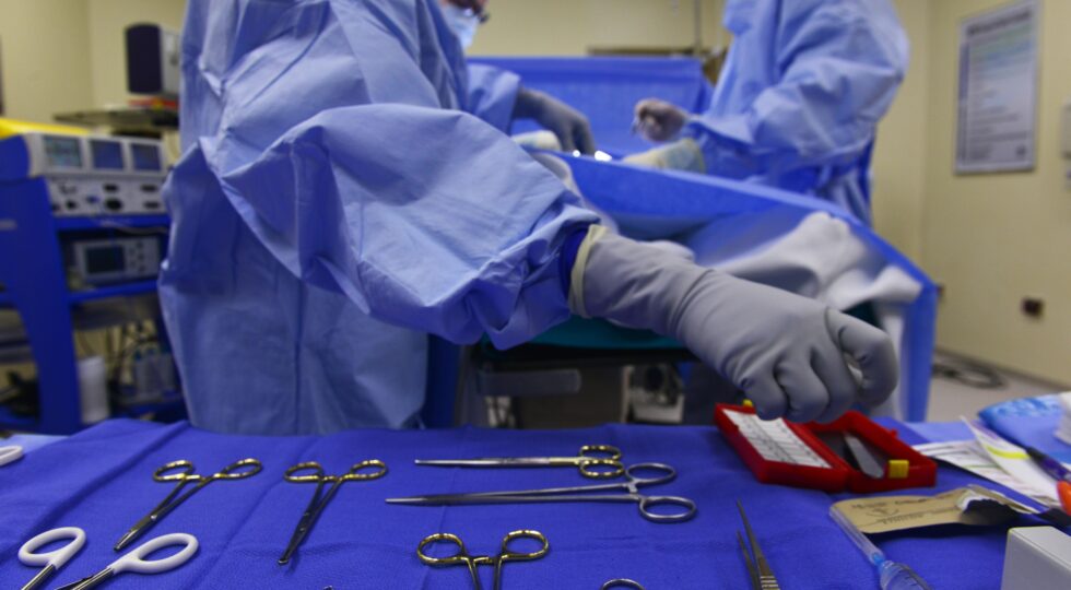 Sale operatorie Pescara, la Asl risponde a Blasioli: “Standard alti, i dati lo smentiscono”