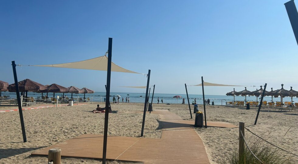 Ecospiaggia dannunziana, Seccia: “Rubate le vecchie vele ora l’intervento pesa sul Comune”
