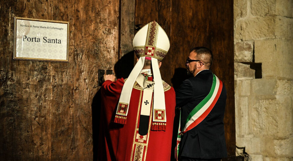 731ª Perdonanza Celestiniana, chiusa la Porta Santa. Stasera gran concerto finale