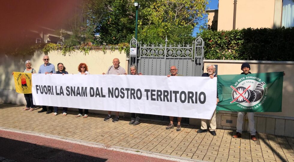 Per il clima Fuori dal fossile, contestato a Pescara l’Abruzzo Economy Summit