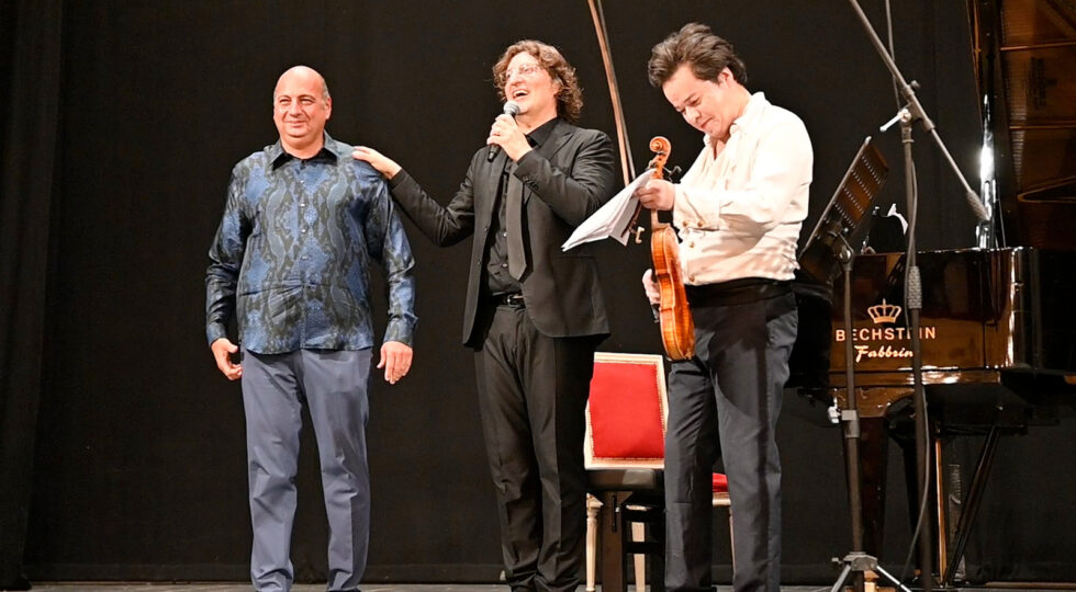 Inaugurato al Teatro Marrucino il ModComFest: un trionfo per Michel Petrossian