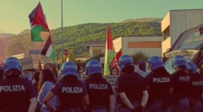 L’Aquila, attivisti ProPal contro Leonardo e Thales Alenia: “Lotta contro chi arma”