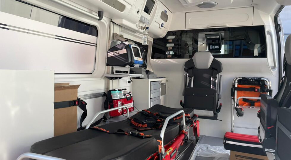 Roseto, si ustiona mentre accende il camino: 79enne in prognosi riservata