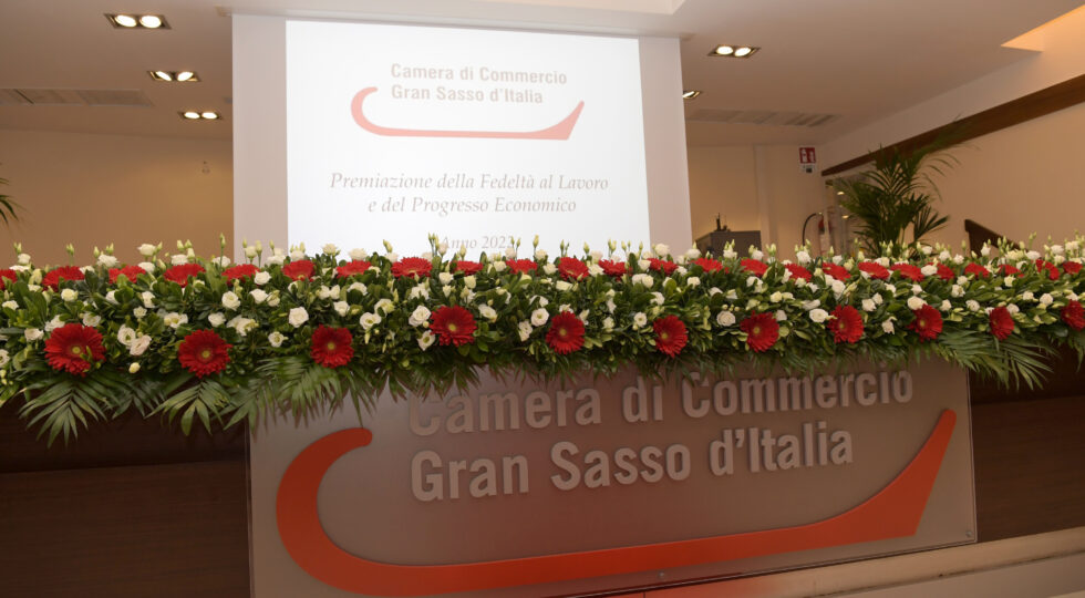Camera di Commercio Gran Sasso premia le eccellenze locali con “Fedeltà al lavoro”