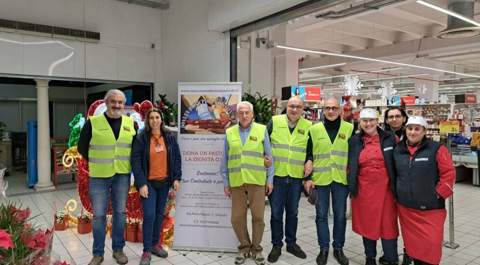 Raccolta alimentare al Carrefour di via Panella: oltre 1.400 chili di generi alimentari