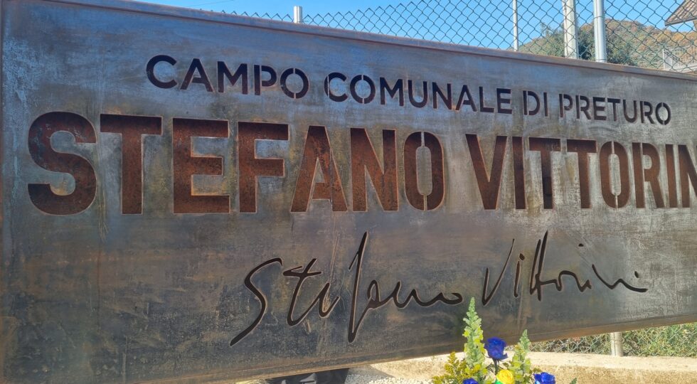 Preturo, grande partecipazione per l’intitolazione del campo sportivo a Stefano Vittorini