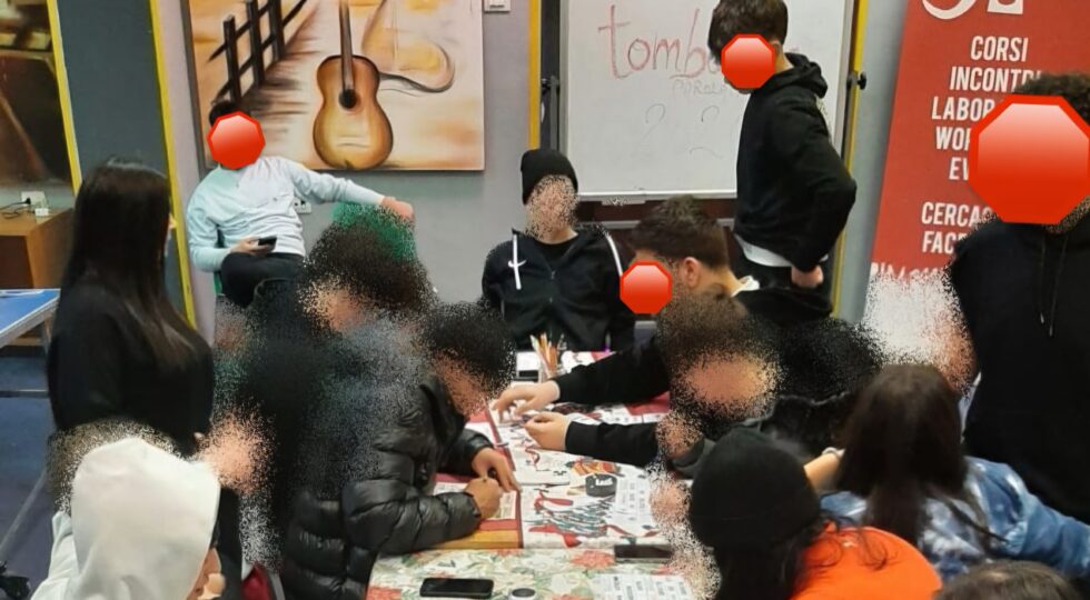 Tombolata Parolata: gli adolescenti del Centro Giovani di Sulmona leggono sogni ad alta voce