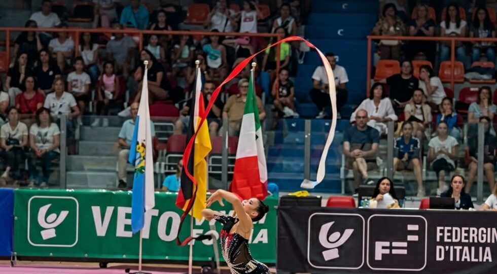 Ginnastica Ritmica: Sofia Raffaeli e le Farfalle Azzurre infiammano i 2000 del Palatricalle di Chieti