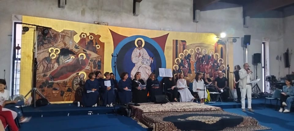 Un trionfo di pace, musica e fraternità: “Forza venite gente” incanta San Pio X