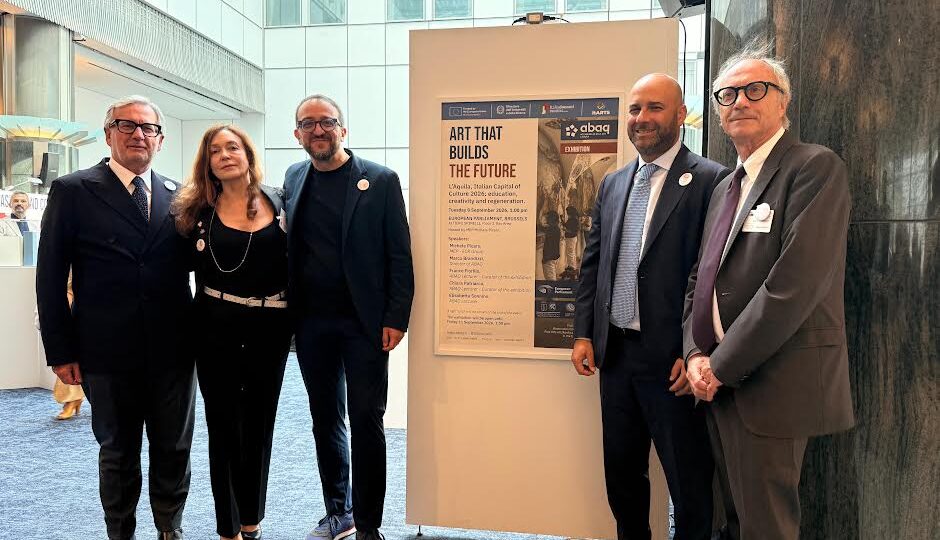 ABAQ al Parlamento Europeo: successo per “Art that builds the future”
