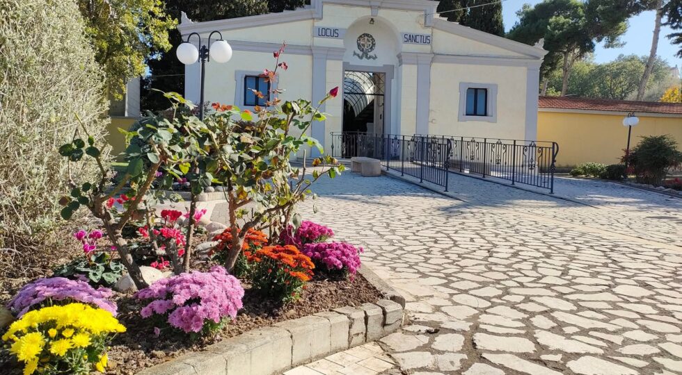 Ognissanti e commemorazione dei defunti, a Montesilvano trasporto gratuito al cimitero per anziani e persone con disabilità