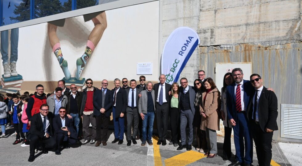 Scuola Primaria “Mariele Ventre”, inaugurato all’Aquila il murale dell’artista Edoardo Ettorre