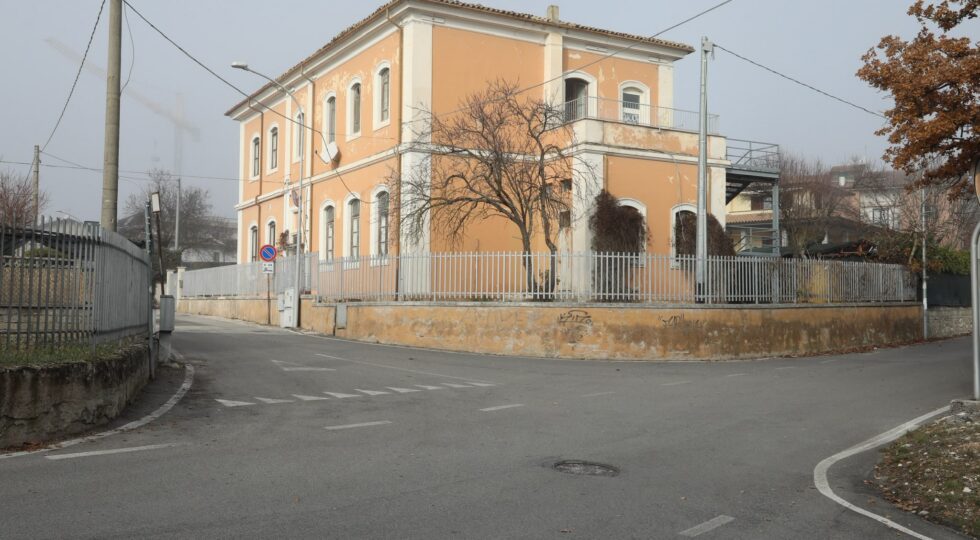 Torretta, 512 firme per il futuro dell’ex scuola